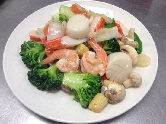 Order S11. Seafood Delight food online from Lian's Kitchen store, Garfield on bringmethat.com