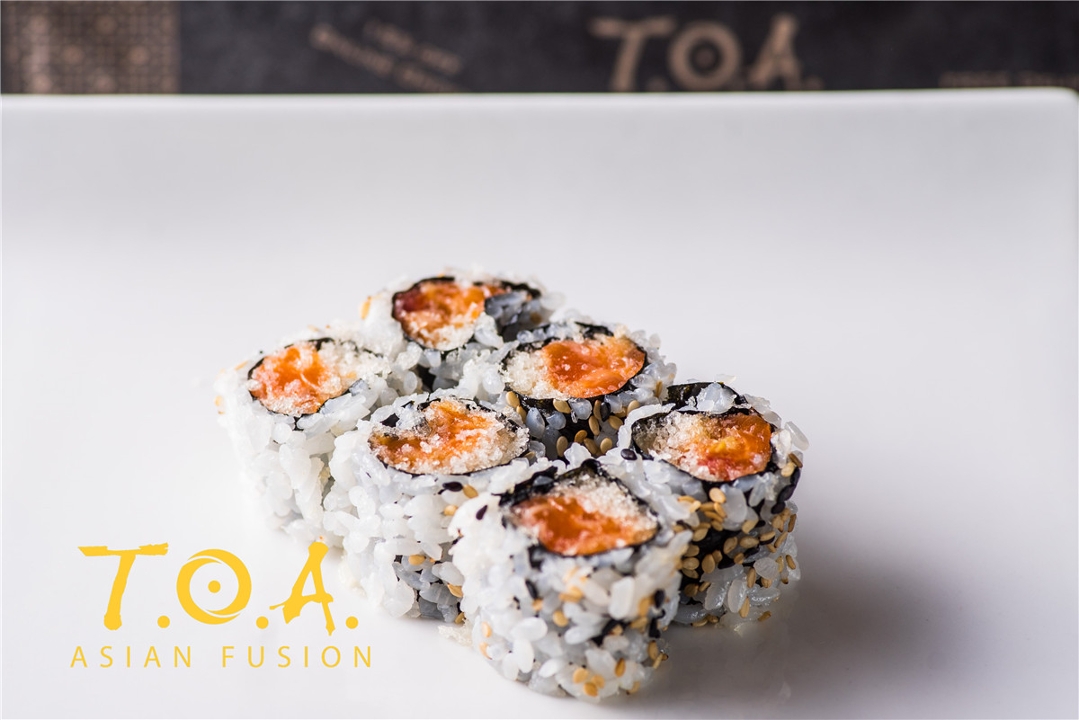 Order Spicy Salmon Roll food online from Toa Asian Fusion store, Farmingdale on bringmethat.com