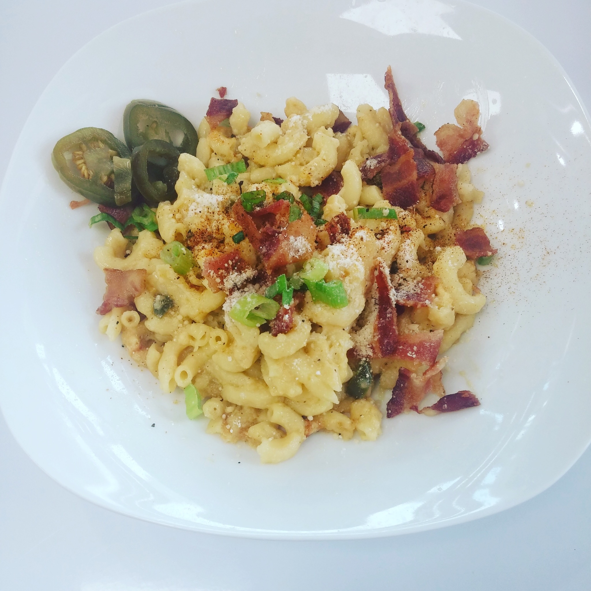 Order Bacon and Jalapeno Mac N' Cheese food online from Wings 2 Go store, Inglewood on bringmethat.com