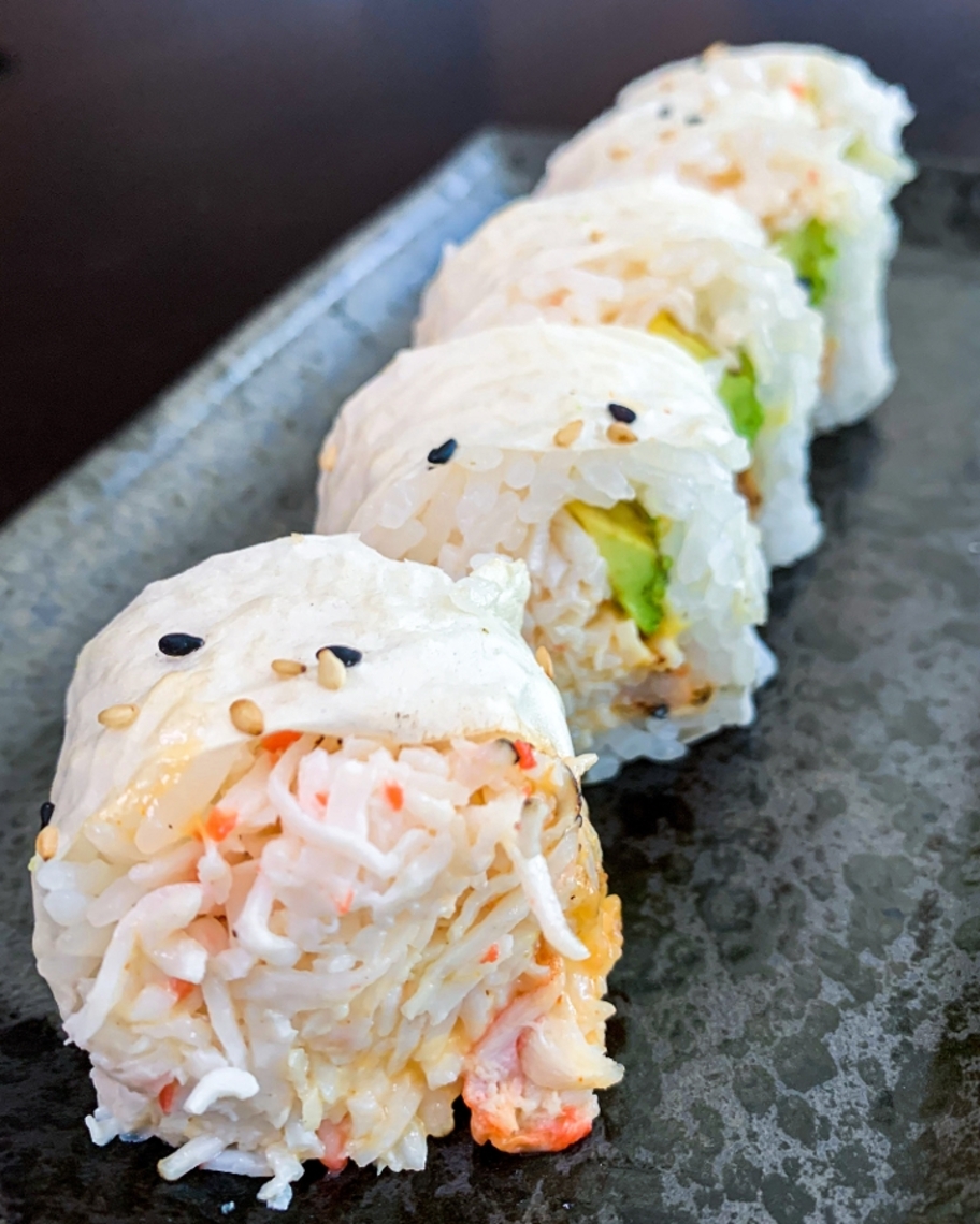 Order Baked Crab & Avocado Cut Roll food online from Asakuma Sushi Delivery store, Los Angeles on bringmethat.com