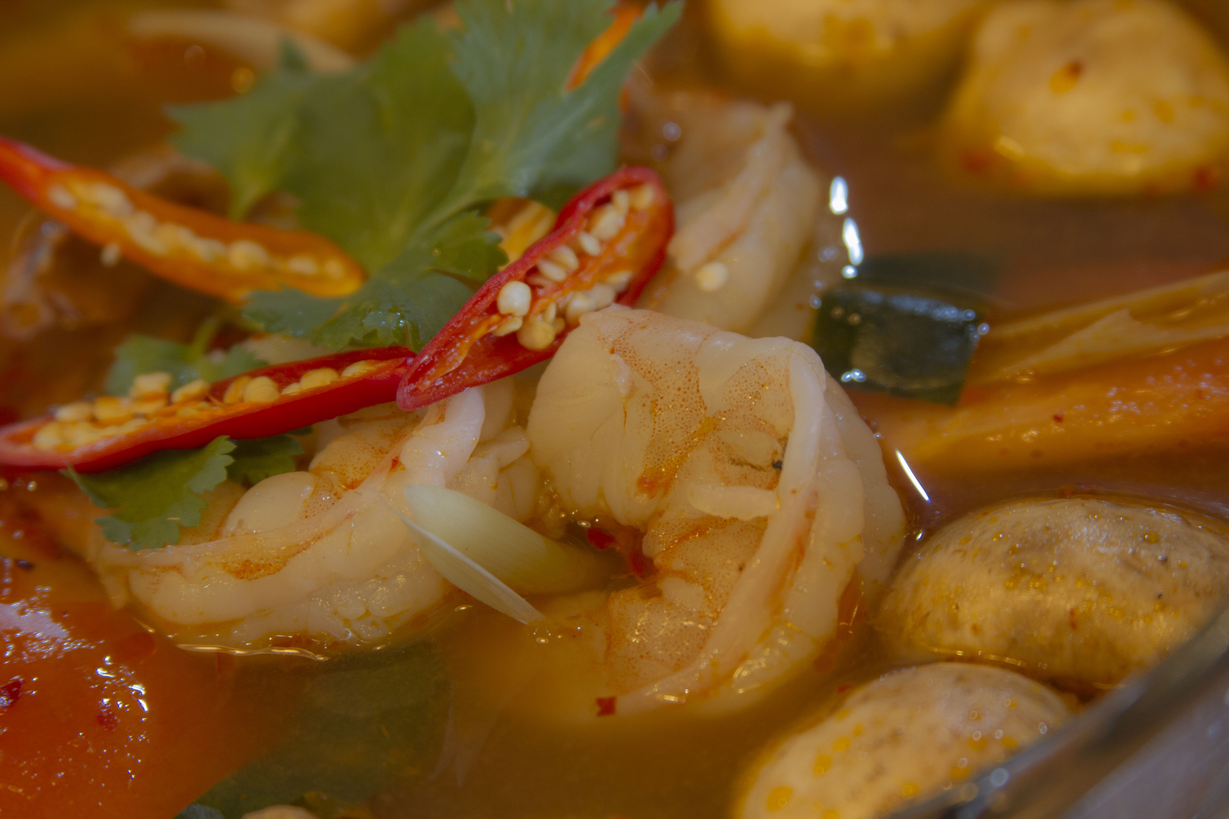 Order Tom Yum Soup food online from Kruang Tedd Thai Cuisine store, Los Angeles on bringmethat.com