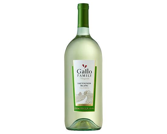 Order Gallo Family Vineyards Sauvignon Blanc, 1.5L white wine (12.0% ABV) food online from Kenny Liquor Market store, ANAHEIM on bringmethat.com
