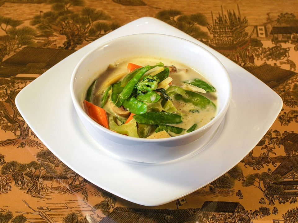 Order Green Curry food online from J. Wong's Asian Bistro store, Salt Lake City on bringmethat.com