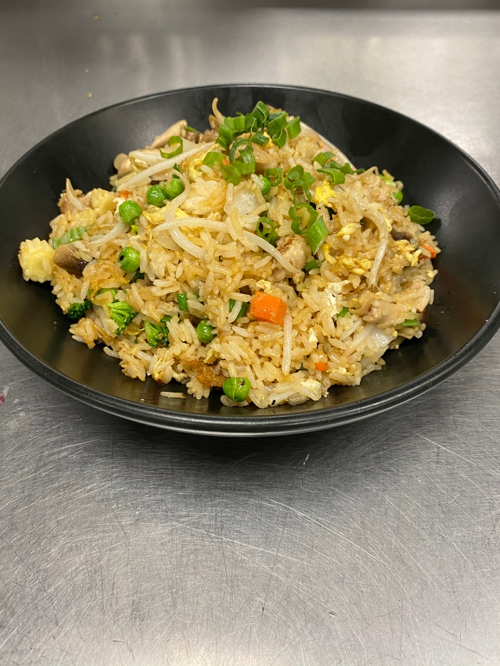 Order VEGETABLE FRIED RICE 蔬菜炒饭 food online from Wok and Roll Restaurant(H St) store, Washington on bringmethat.com