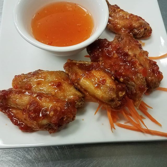Order 6 Chili Garlic Wings food online from Pho 7 Anh store, Turlock on bringmethat.com