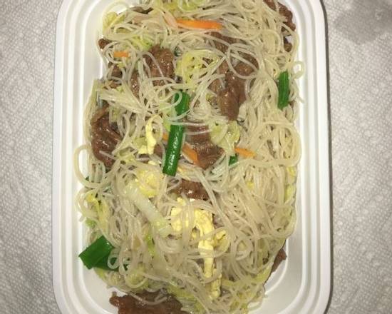 Order 30.Beef Mein Fun food online from Panda Garden store, Cookeville on bringmethat.com