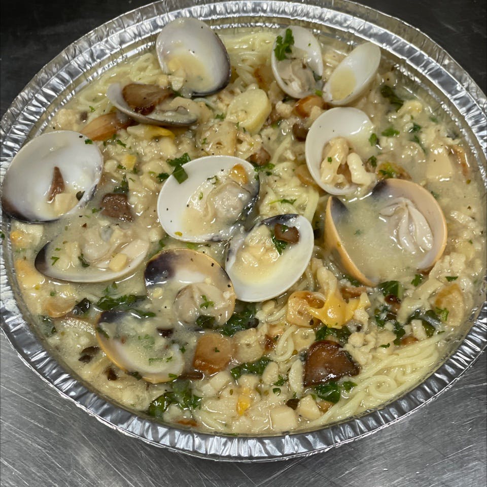 Order Clams - Entree food online from Davila's Pizza & Restaurant store, Hackettstown on bringmethat.com