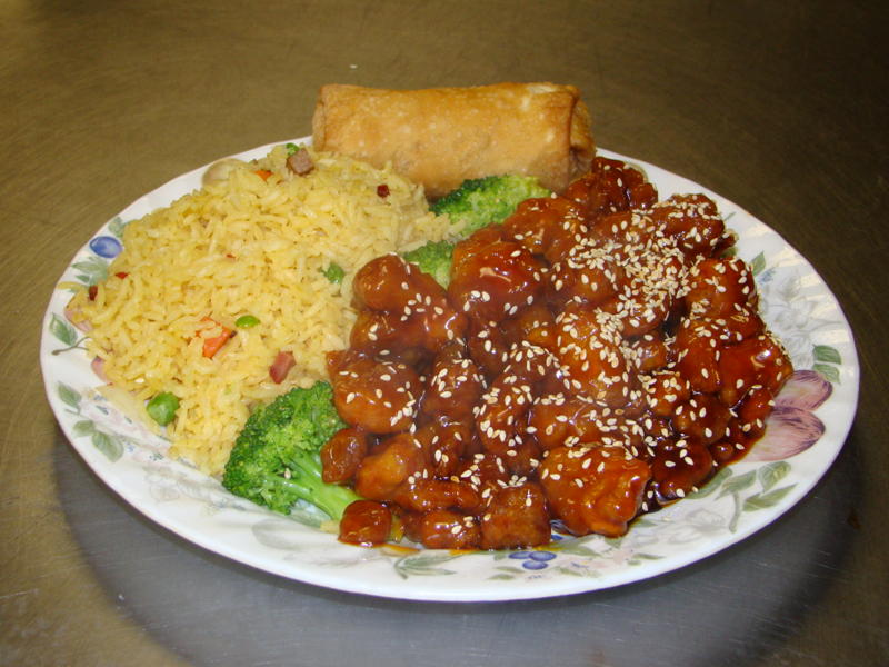 Order C11. Sesame Chicken Combination Platter food online from Daily Buffet store, Watertown on bringmethat.com
