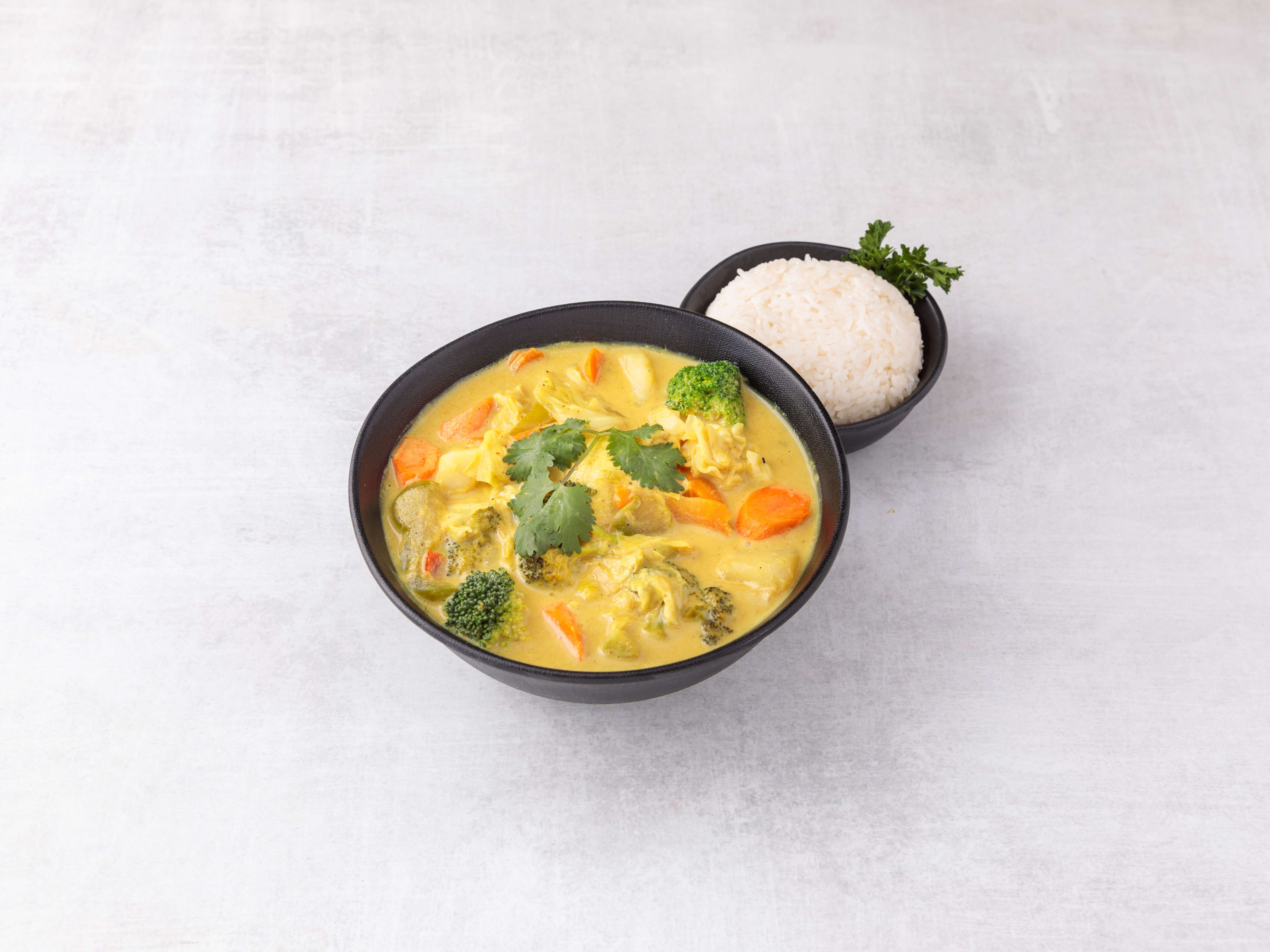 Order 53. Gaeng Ga Ree Curry food online from Thai Ginger store, Portland on bringmethat.com