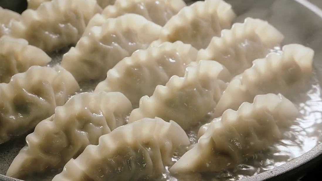 Order Steamed Dumplings food online from Dragon Street Chinese Restaurant store, North Hollywood on bringmethat.com