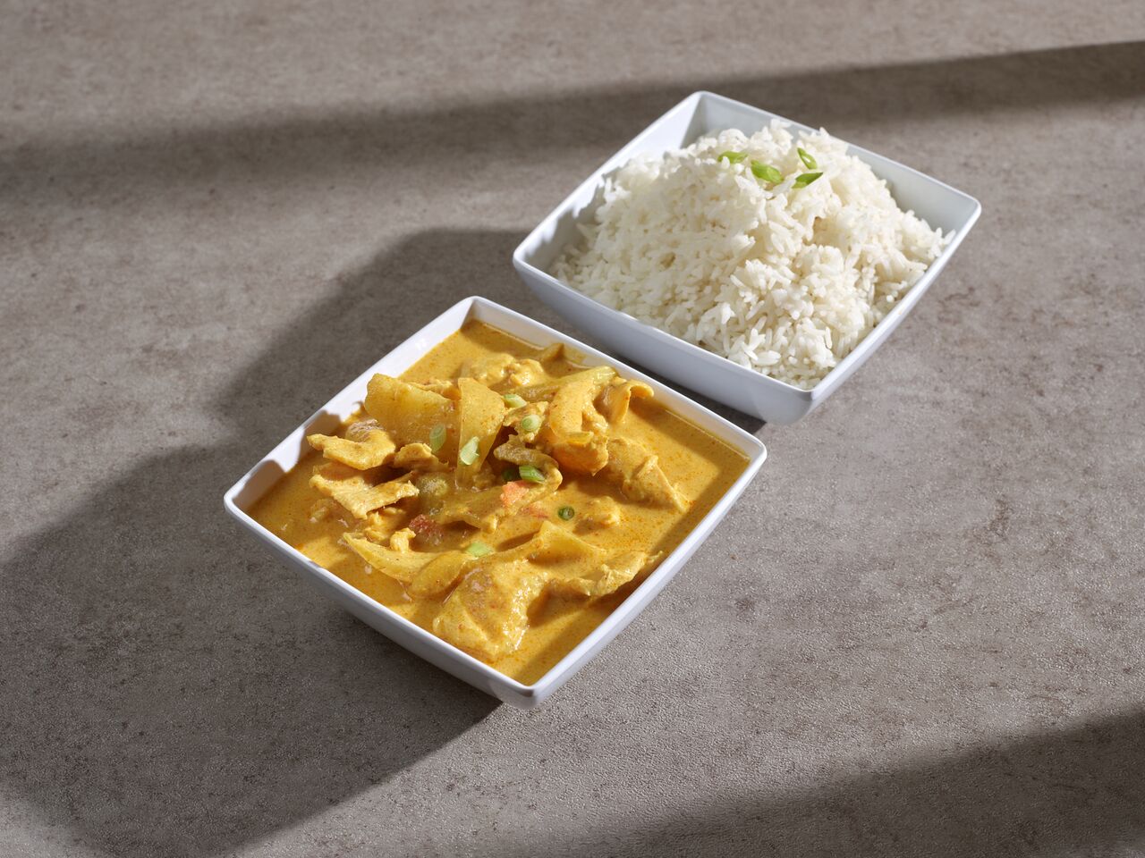 Order Yellow Curry food online from Lucki Thai Restaurant store, Las Vegas on bringmethat.com