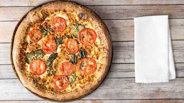 Order 16" Extra Large Margherita food online from Jet City Pizza store, Newcastle on bringmethat.com