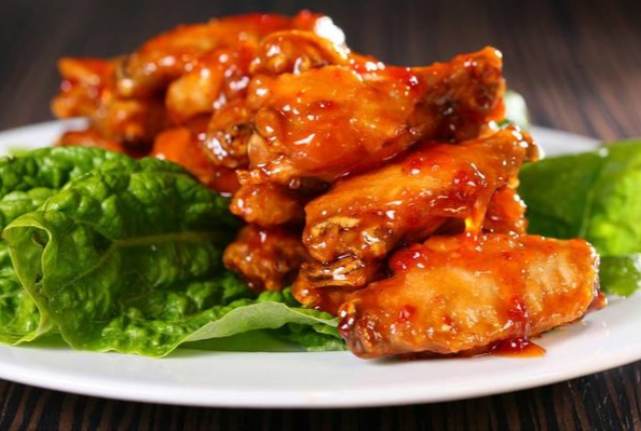 Order Traditional Bone-In Wings food online from Pizzoli's pizza store, Washington on bringmethat.com