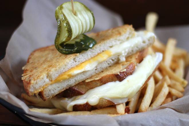 Order Grilled 5 Cheese Sandwich food online from Lazy Dog Restaurant & Bar store, Naperville on bringmethat.com