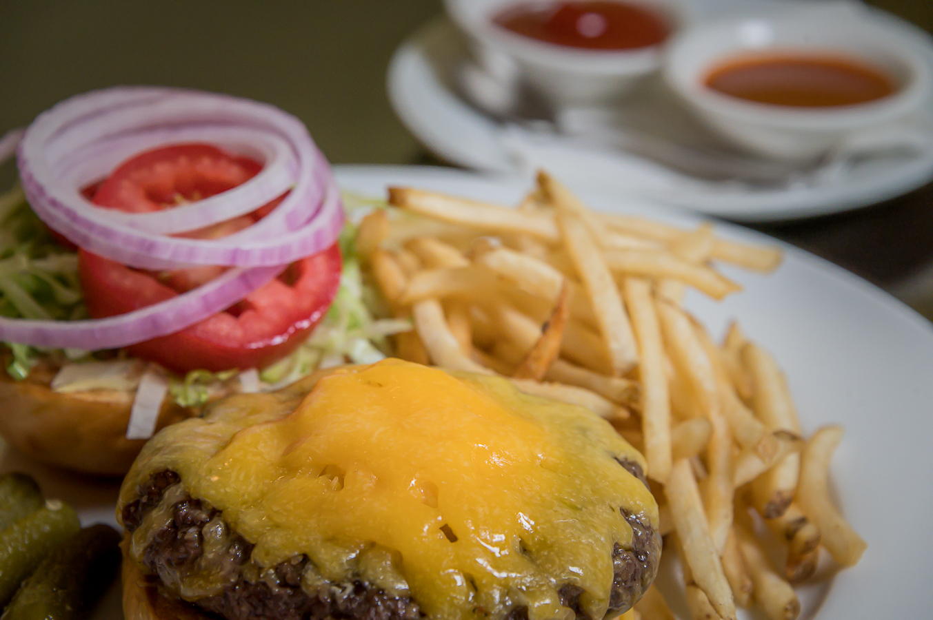 Order Cheese Burger food online from Jo Diner store, San Diego on bringmethat.com