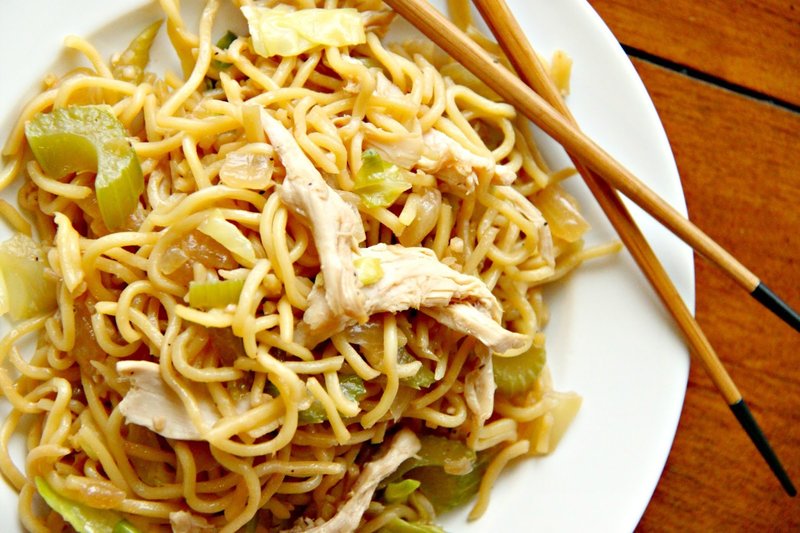 Order 50. Roast Pork Lo Mein Lunch food online from New Wong Chinese Restaurant store, Wickliffe on bringmethat.com