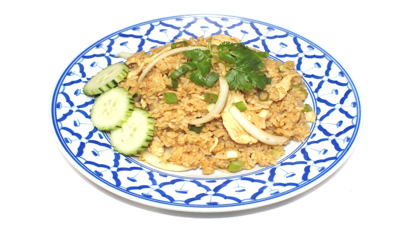 Order R7. Curry Fried Rice food online from Ruang Thai Restaurant store, Plano on bringmethat.com