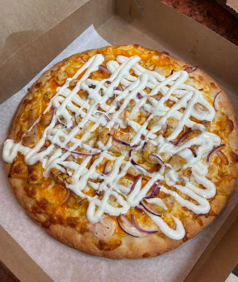 Order Buffalo Chicken Pizza - Medium 14'' food online from Vito Pizza store, Mechanicsburg on bringmethat.com