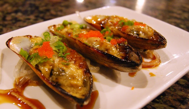 Order Green Mussels food online from Sake Roll Sushi store, Glendora on bringmethat.com