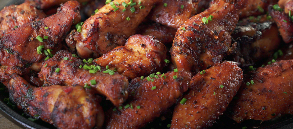 Order Milano Hot Wings food online from Milano Pizza store, Tracy on bringmethat.com