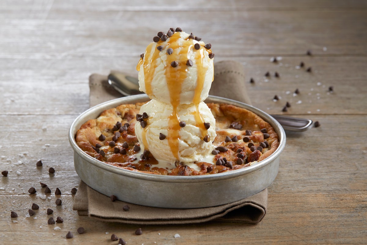 Order Salted Caramel Pizookie® food online from Bj Restaurant & Brewhouse store, Los Angeles on bringmethat.com