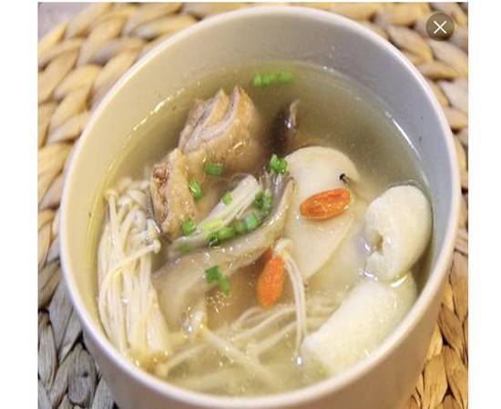 Order E28. Chicken Soup with Bamboo Fungus 竹笙雞湯 food online from Shanghai Family Restaurant store, Cupertino on bringmethat.com