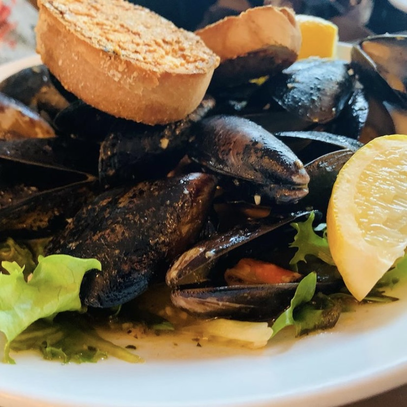 Order Garlicky Mussels food online from Olive Tree store, Aberdeen on bringmethat.com