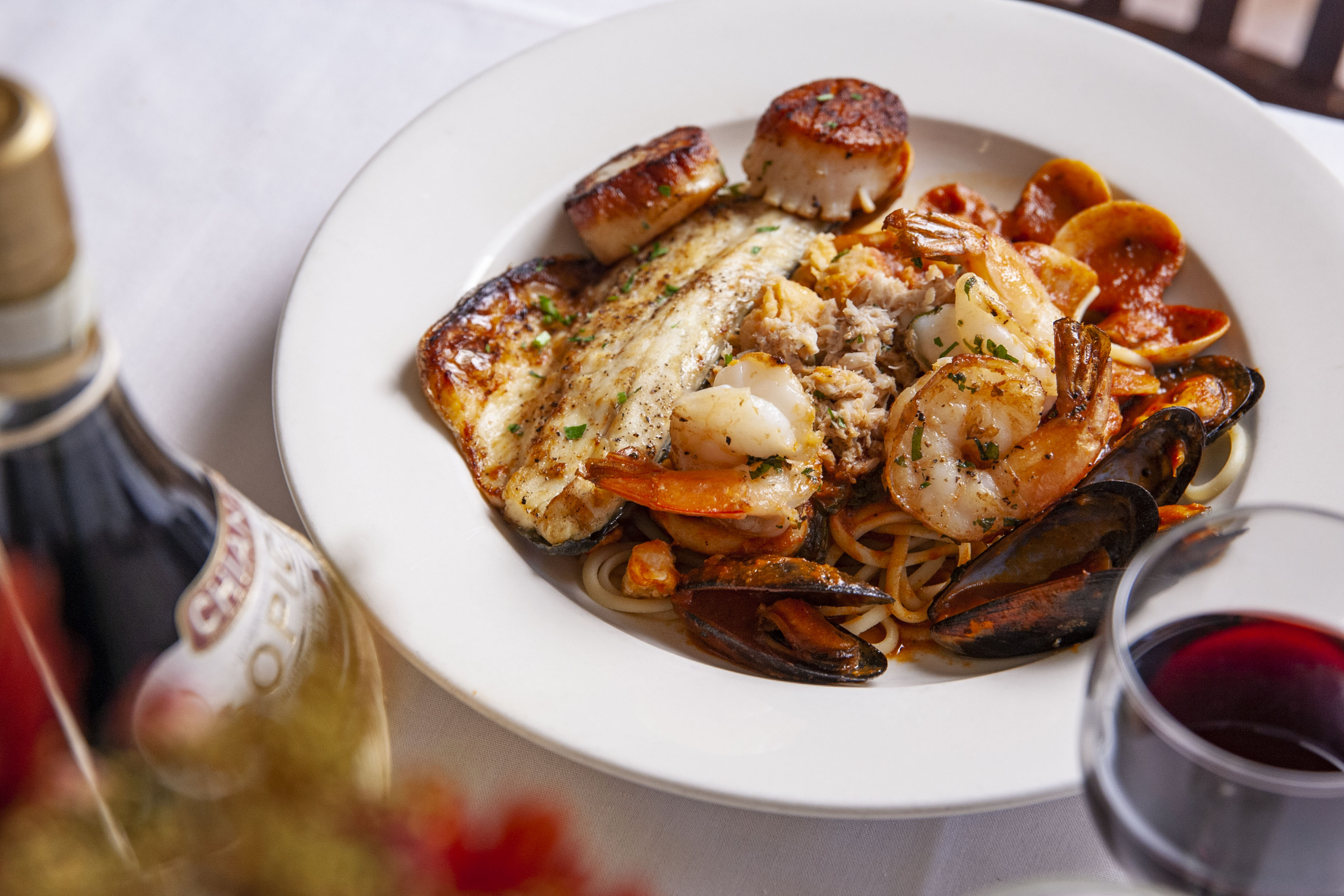 Order Zuppa di Pesce food online from Que Pasta Italian Gourmet Deli store, Saddle Brook on bringmethat.com