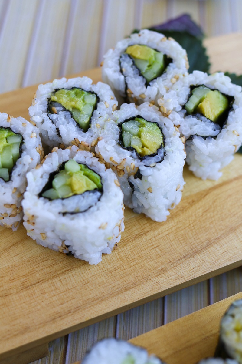 Order R10. Vegetable Roll food online from Hibachi Grill And Supreme Buffet- Buffet store, Grand Rapids on bringmethat.com