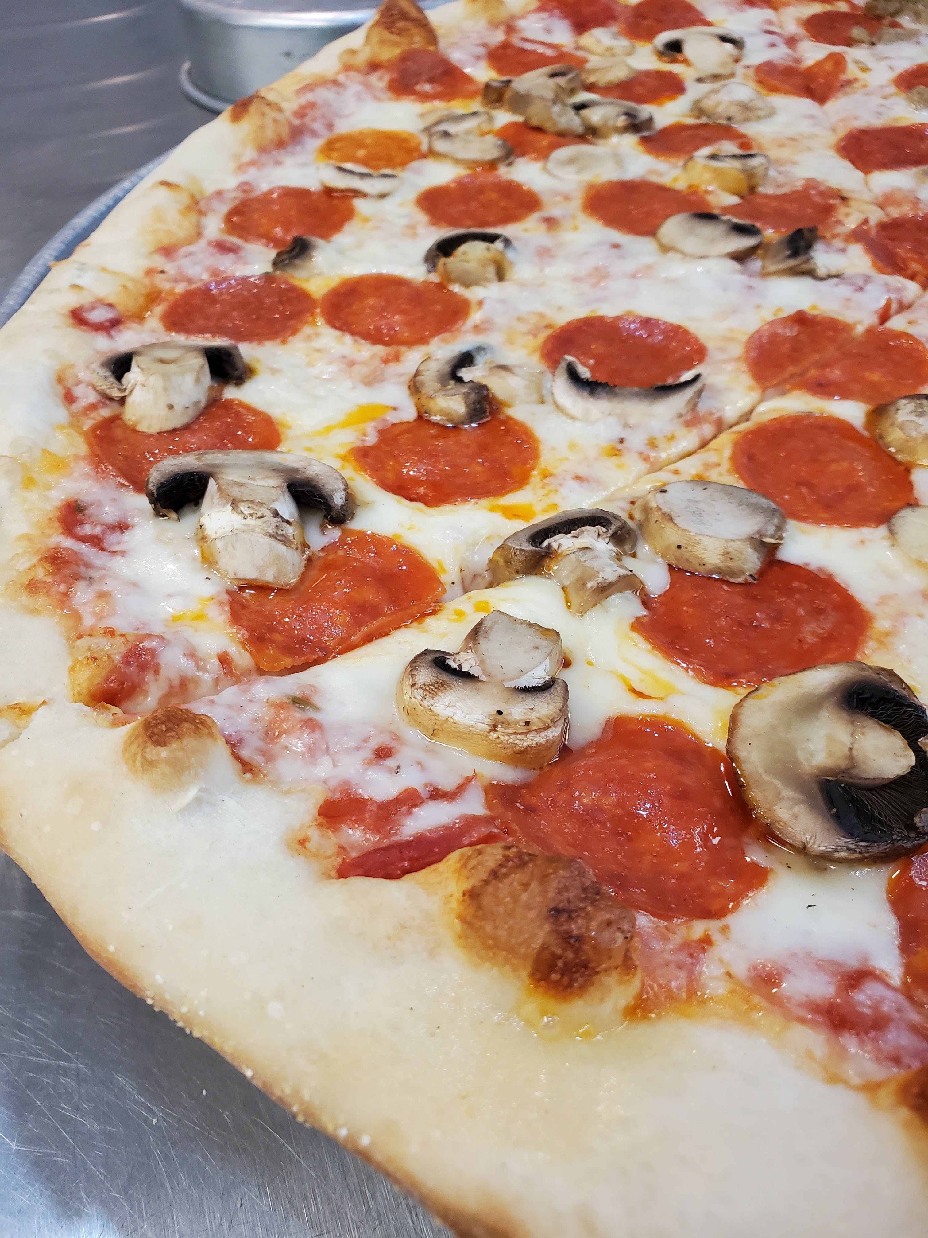 Order Pepperoni & Mushrooms Pizza - 16" food online from Slices On Mill store, Tempe on bringmethat.com
