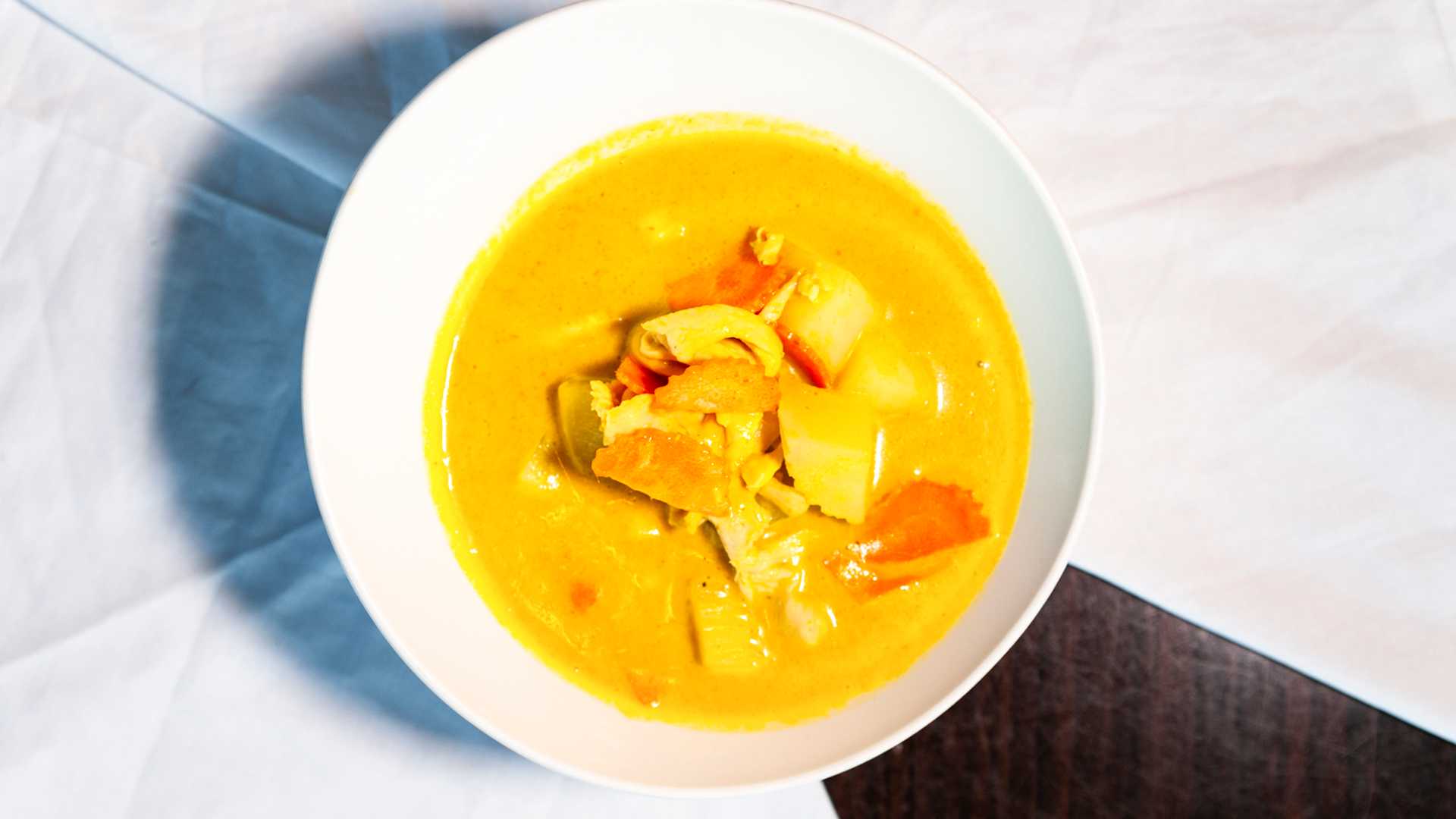 Order 38. Yellow Curry food online from Thai Boran store, Albuquerque on bringmethat.com