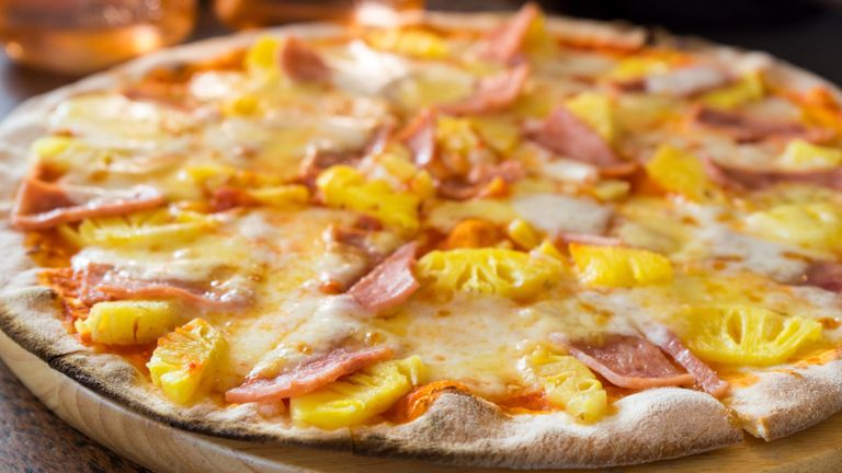 Order Classic Hawaiian Pizza food online from Italian Delights & Pizzas store, Los Angeles on bringmethat.com