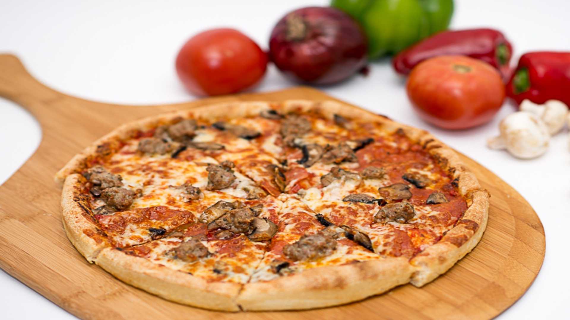 Order Super Deluxe Pizza food online from Soprano's Pizza & Pasta store, Seattle on bringmethat.com