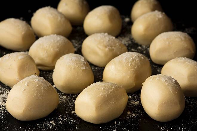 Order  Half Dozen Take & Bake Made-From-Scratch Yeast Rolls food online from Logan's Roadhouse store, Noblesville on bringmethat.com