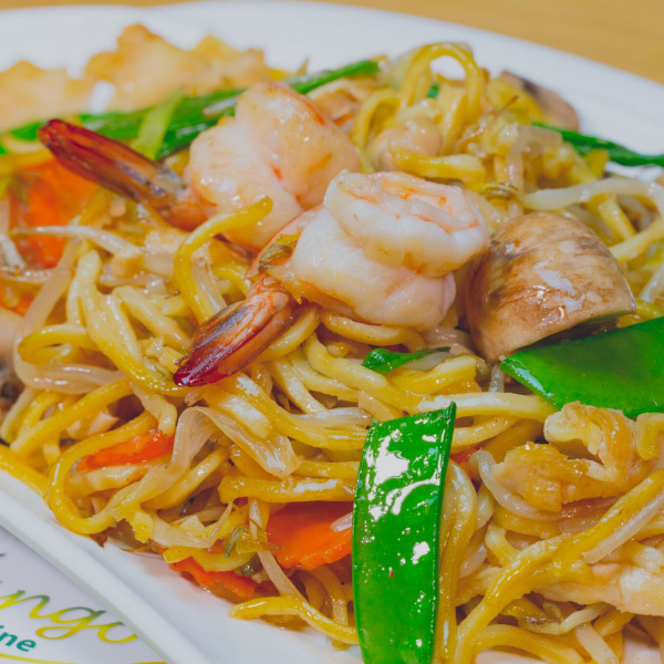 Order N8. Thai Lo Mein Noodles food online from Mango thai cuisine store, West Newton on bringmethat.com