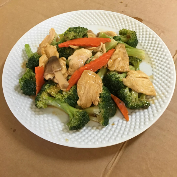 Order Broccoli Chicken 西蘭花鸡 food online from King Kee store, San Francisco on bringmethat.com