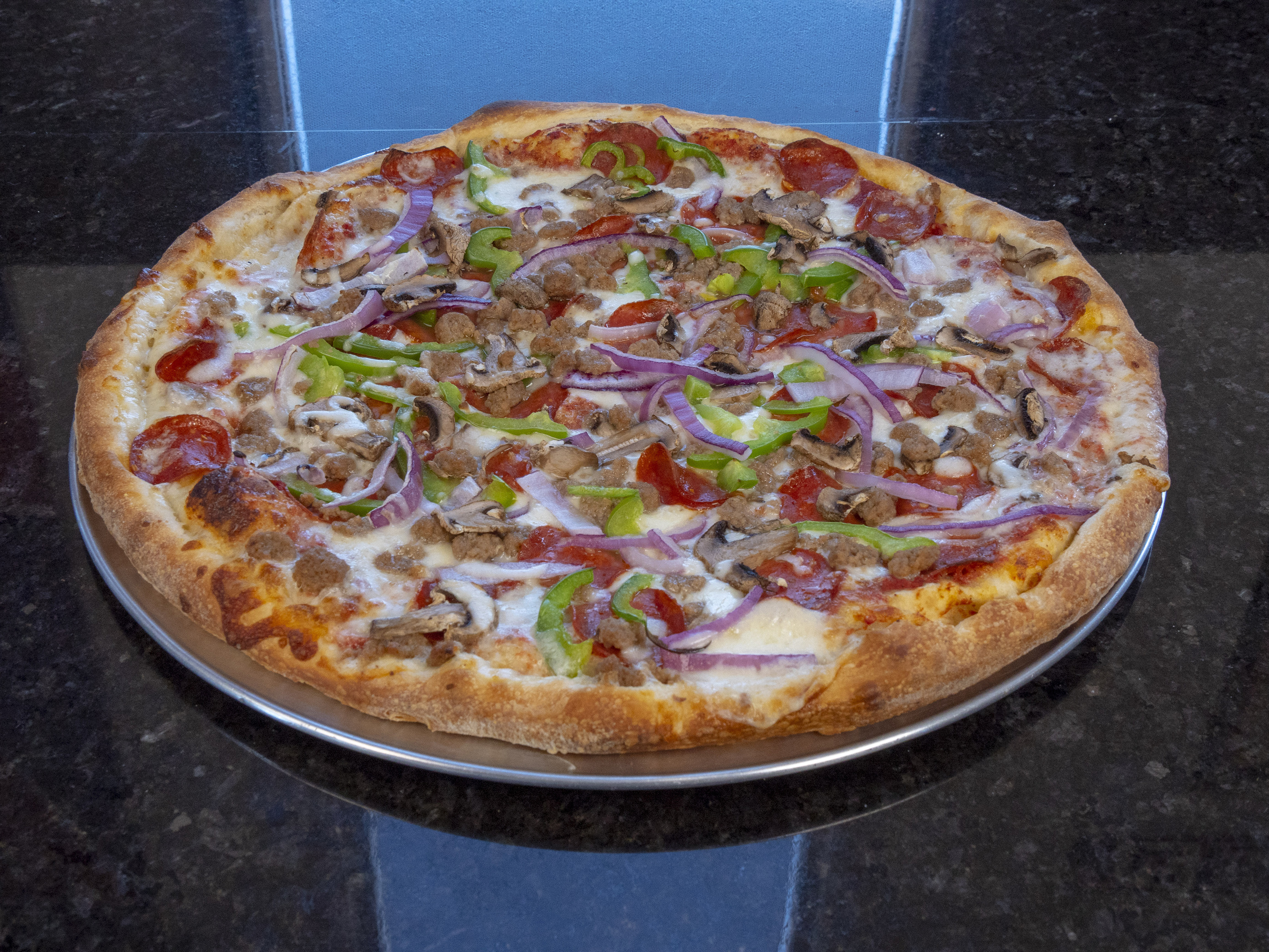 Order Supreme Pizza food online from Gus New York Pizza store, Glendale on bringmethat.com