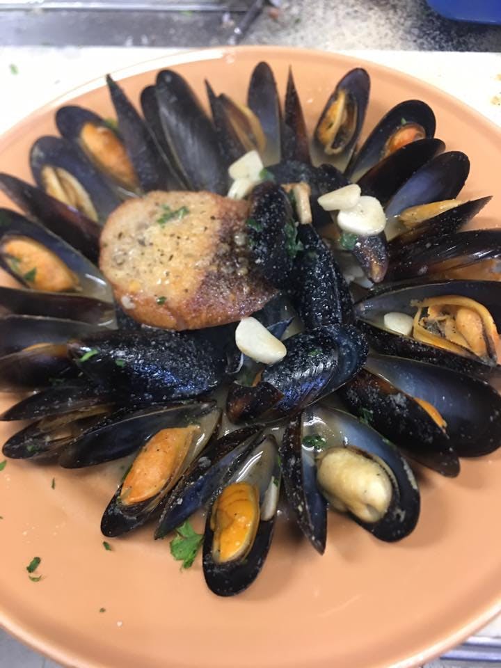 Order Mussels Caruso - Appetizer food online from Caruso Bistro store, Middletown on bringmethat.com