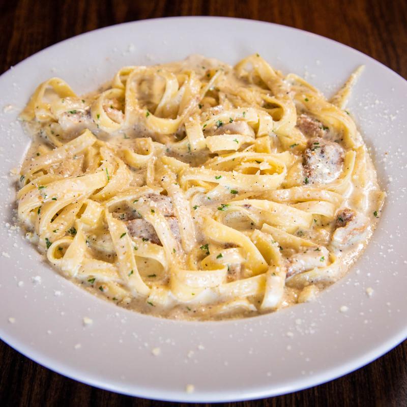 Order Fettuccine Alfredo food online from Rico Pizzeria store, Englewood on bringmethat.com