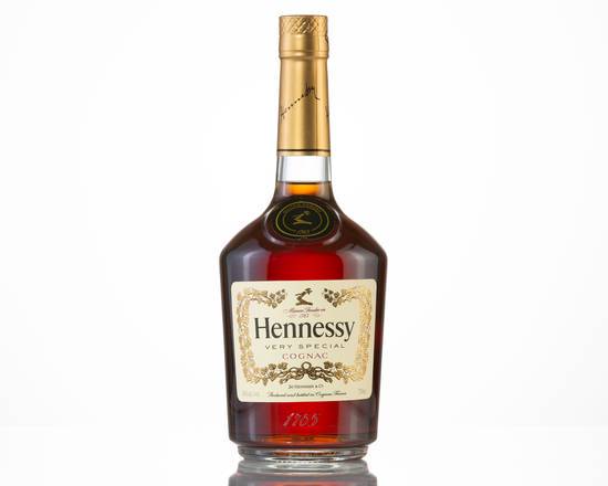 Order Hennessy VS, 750mL cognac (40.0% ABV) food online from House Of Wine store, New Rochelle on bringmethat.com