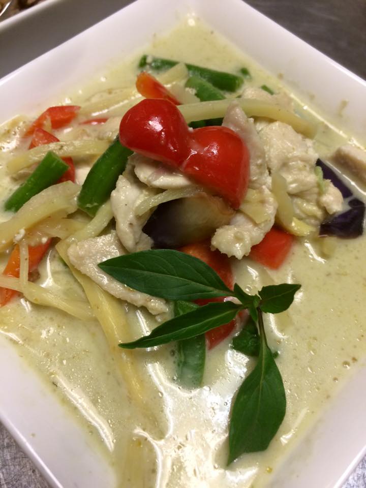 Order 43. Green Curry  food online from Rum Thai Bistro store, Lincoln on bringmethat.com