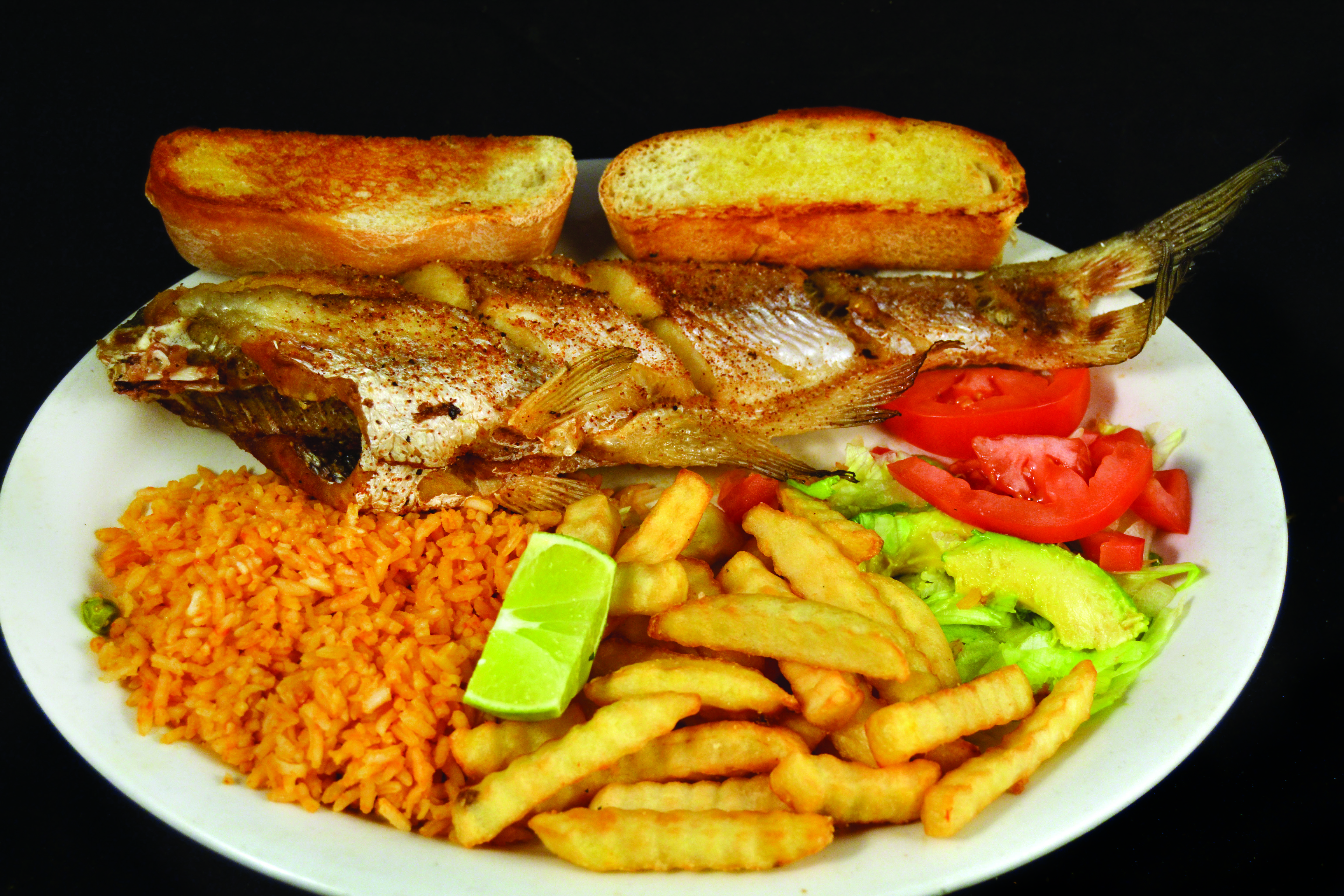 Order Pescado Frito food online from Mi Comal Mexican Restaurant store, Irving on bringmethat.com