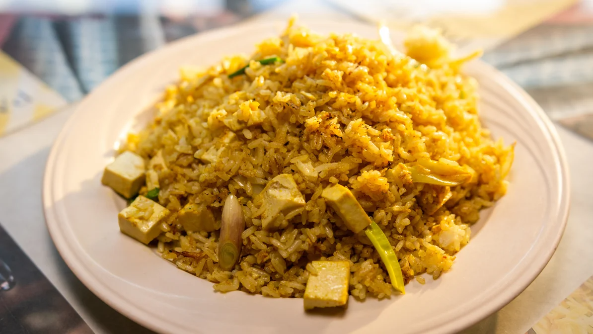 Order R111. Curry Fried Rice food online from P.S. Bangkok store, Chicago on bringmethat.com