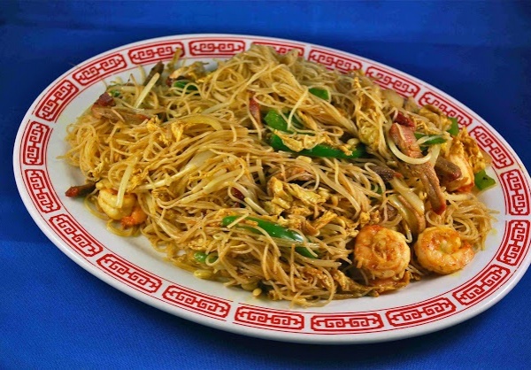 Order 124. House Rice Noodles food online from King Kong Chinese Restaurant store, Oakland on bringmethat.com