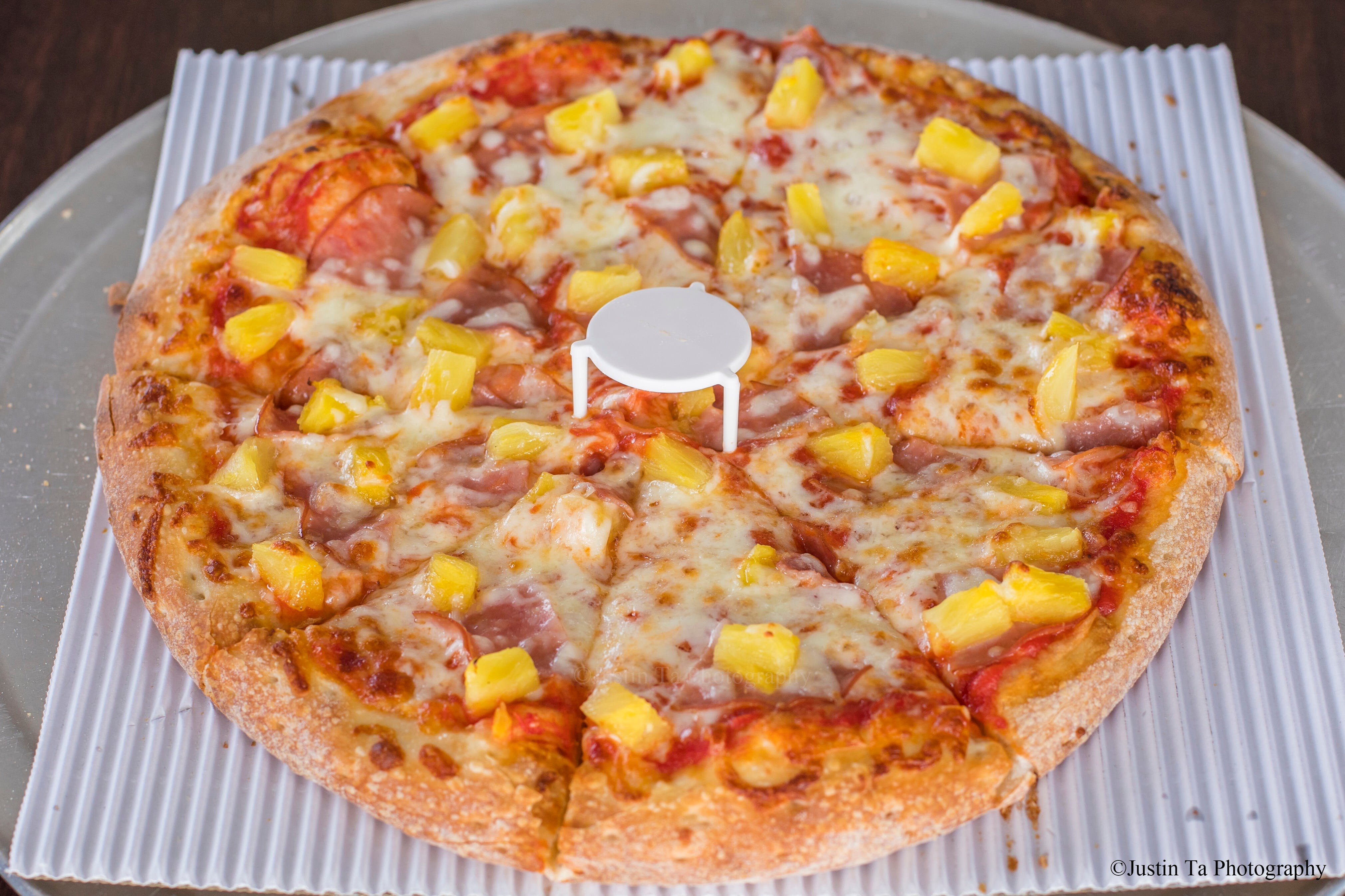 Order 3. Hawaiian Pizza - Small 10'' food online from Red Pepper Pizza store, San Leandro on bringmethat.com