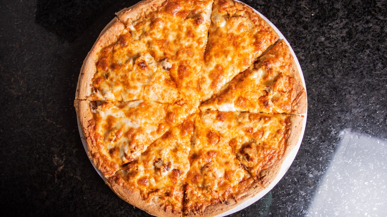 Order Buffalo Chicken Pizza food online from Yovanis Pizzeria store, Cumberland on bringmethat.com