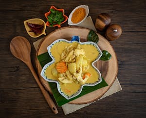 Order Yellow Curry Entree food online from Morningside Thai Restaurant store, Houston on bringmethat.com