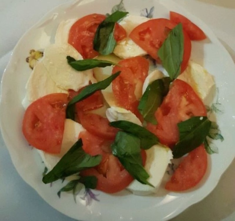 Order 1 Caprese food online from Andiamo Pizzaria store, Chicago on bringmethat.com