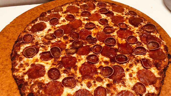 Order Double Play Pepperoni Pizza (Personal) food online from Round Table Pizza - San Leandro store, San Leandro on bringmethat.com