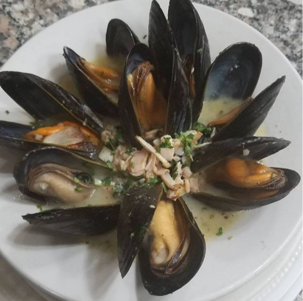 Order Zuppa di Mussels food online from Prima Pasta & Cafe store, Howard Beach on bringmethat.com